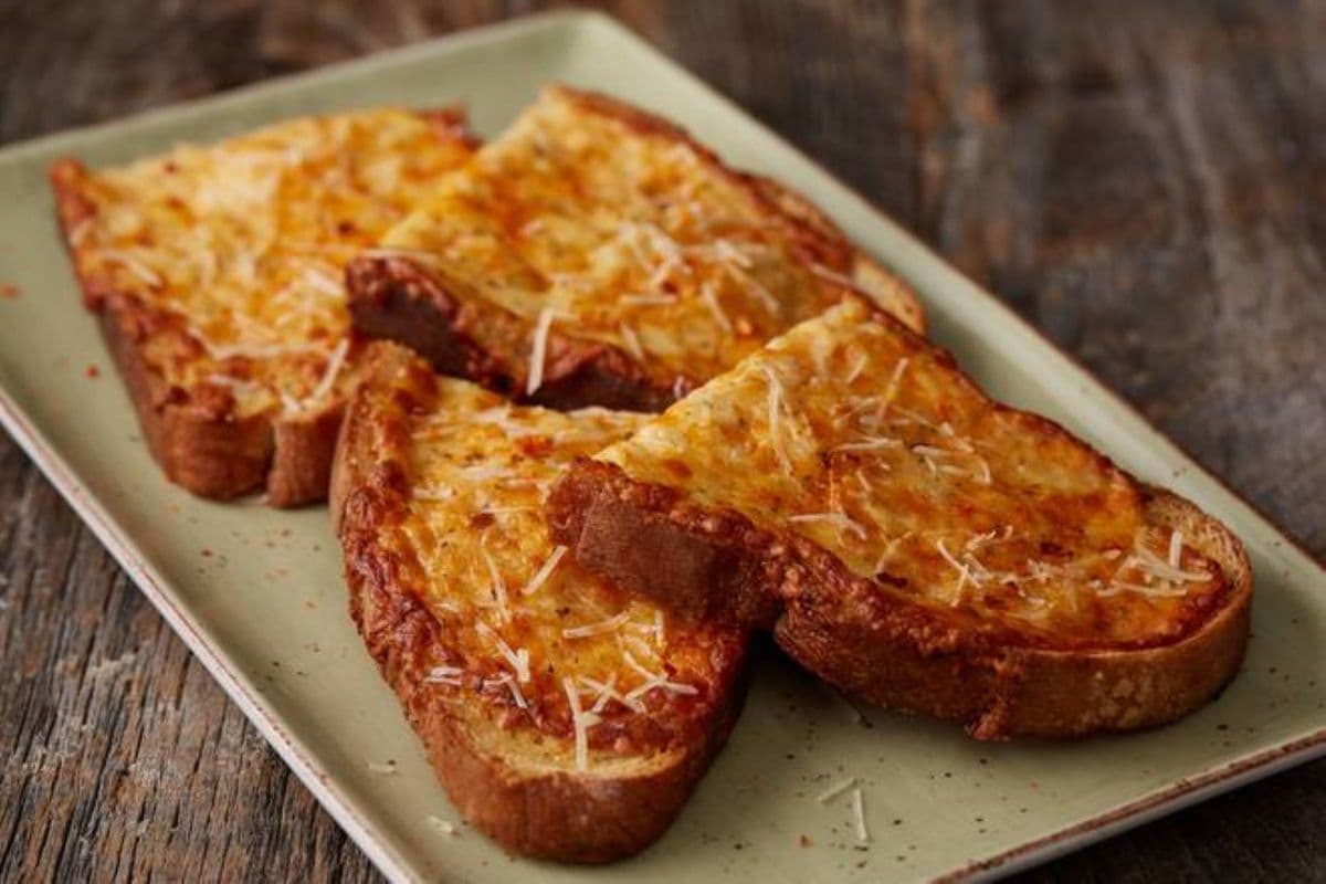 Roadhouse Garlic Cheese Toast