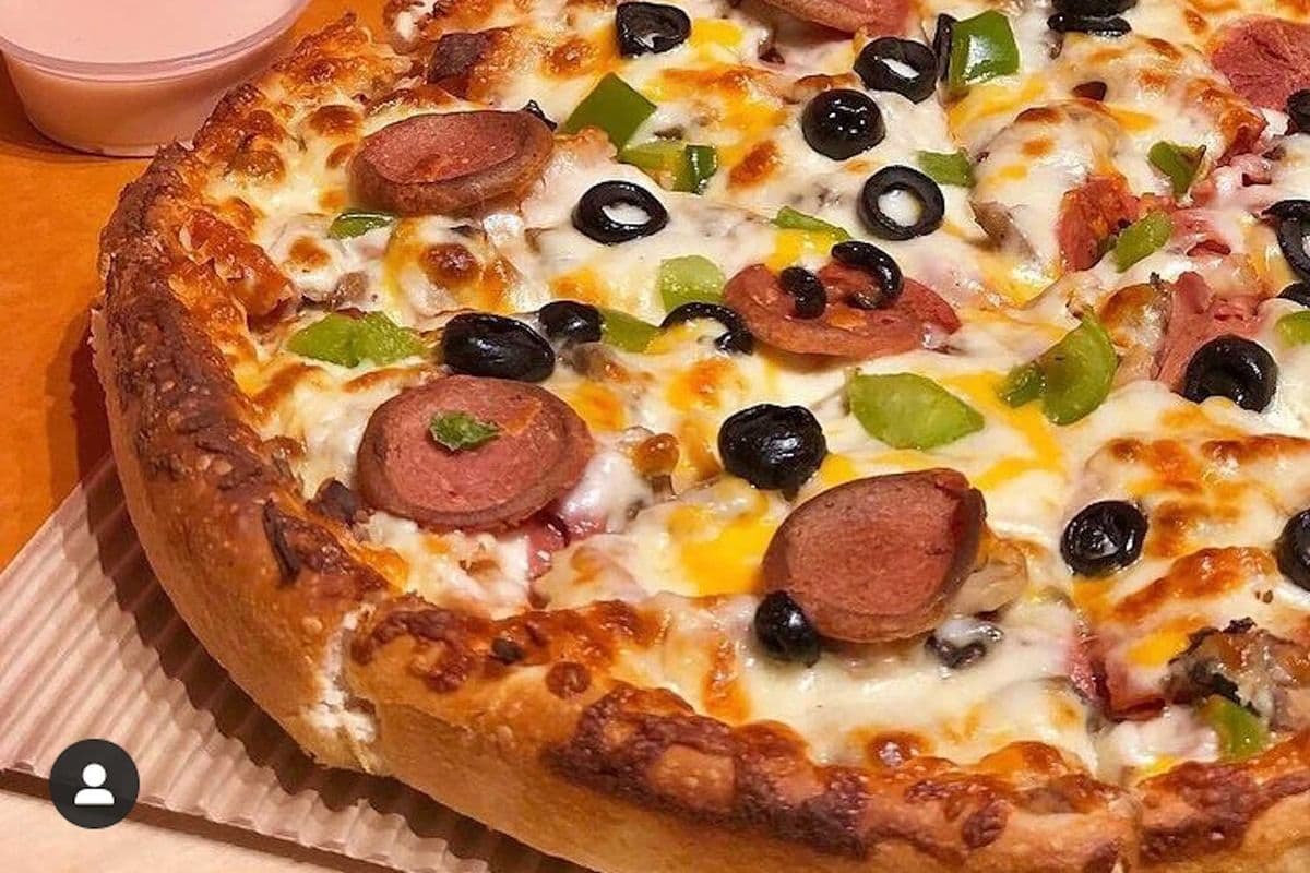 6. Small Supreme Chicken Pizza (Makhsoos Vije)