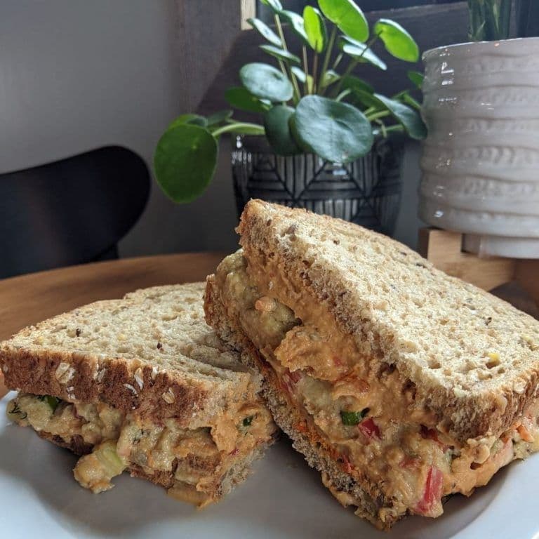 Chickpea Salad Sandwich (Veggie/Vegan)