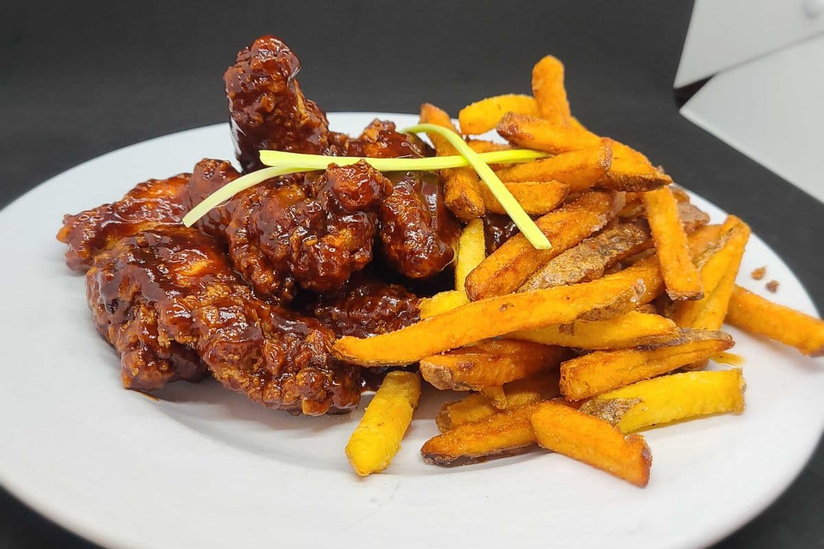 Wings and Chips (10pc)