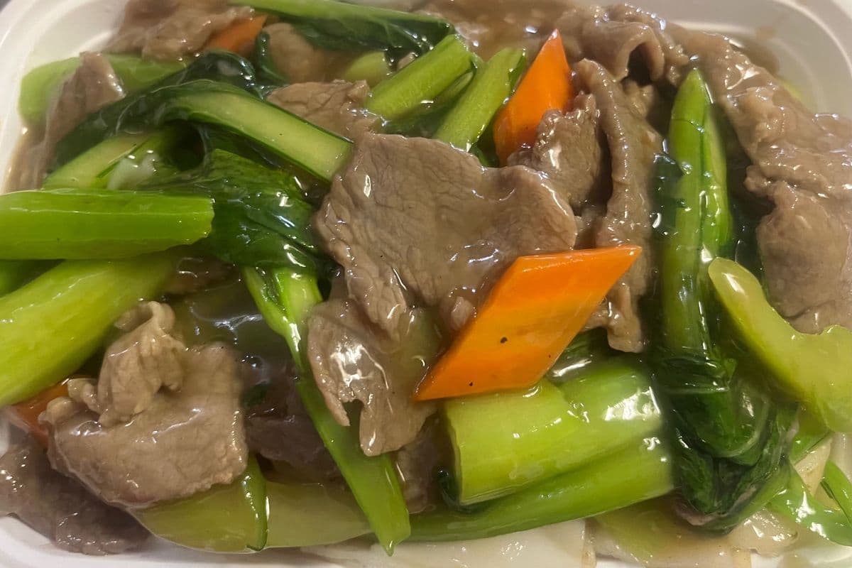 33. Rice Noodle with Mixed Greens