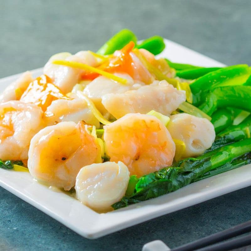 Gai Lan (Chinese Broccoli) with 3 kinds of Seafood 芥蘭三鮮