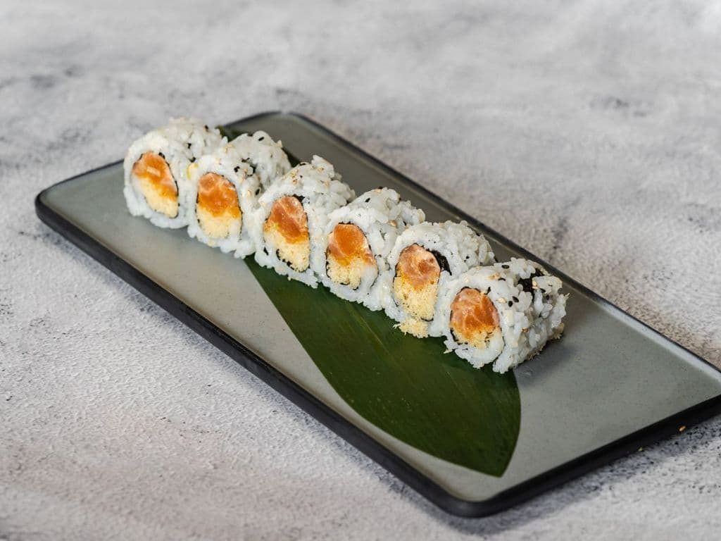M04 Spicy Salmon Roll (6pcs)
