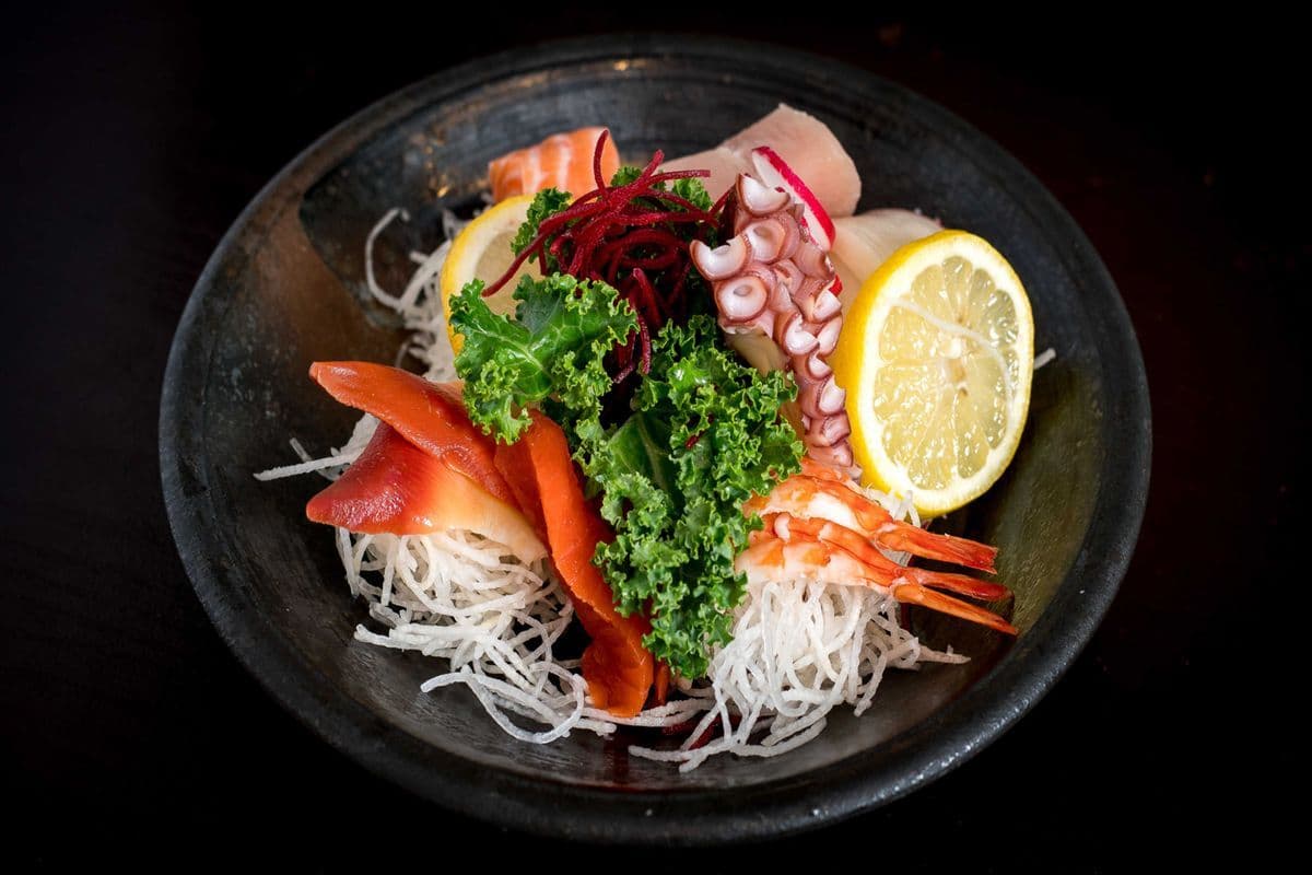 Assorted Sashimi (14 pcs)