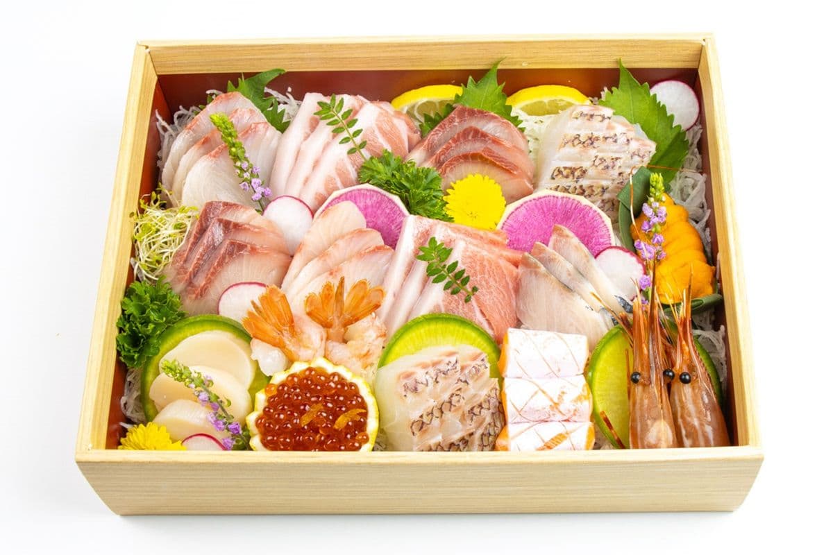 Small VIP Sashimi Tray (25 Pcs)