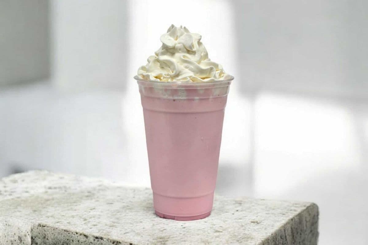 Strawberry Milk Shake (20 oz) (20 oz)