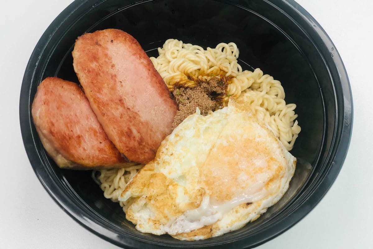 Luncheon Meat Instant Noodle 午餐肉煎蛋一丁