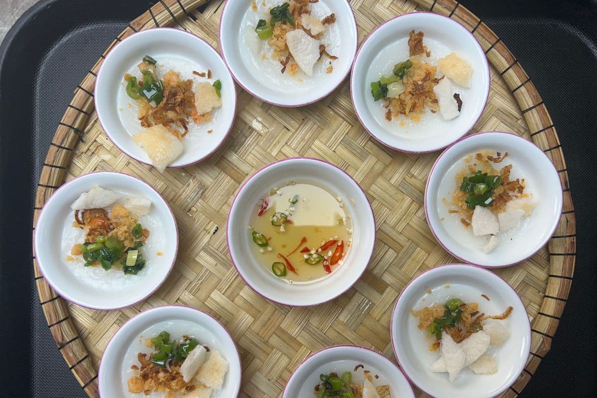 21. "Beo" Rice Cake - Banh Beo