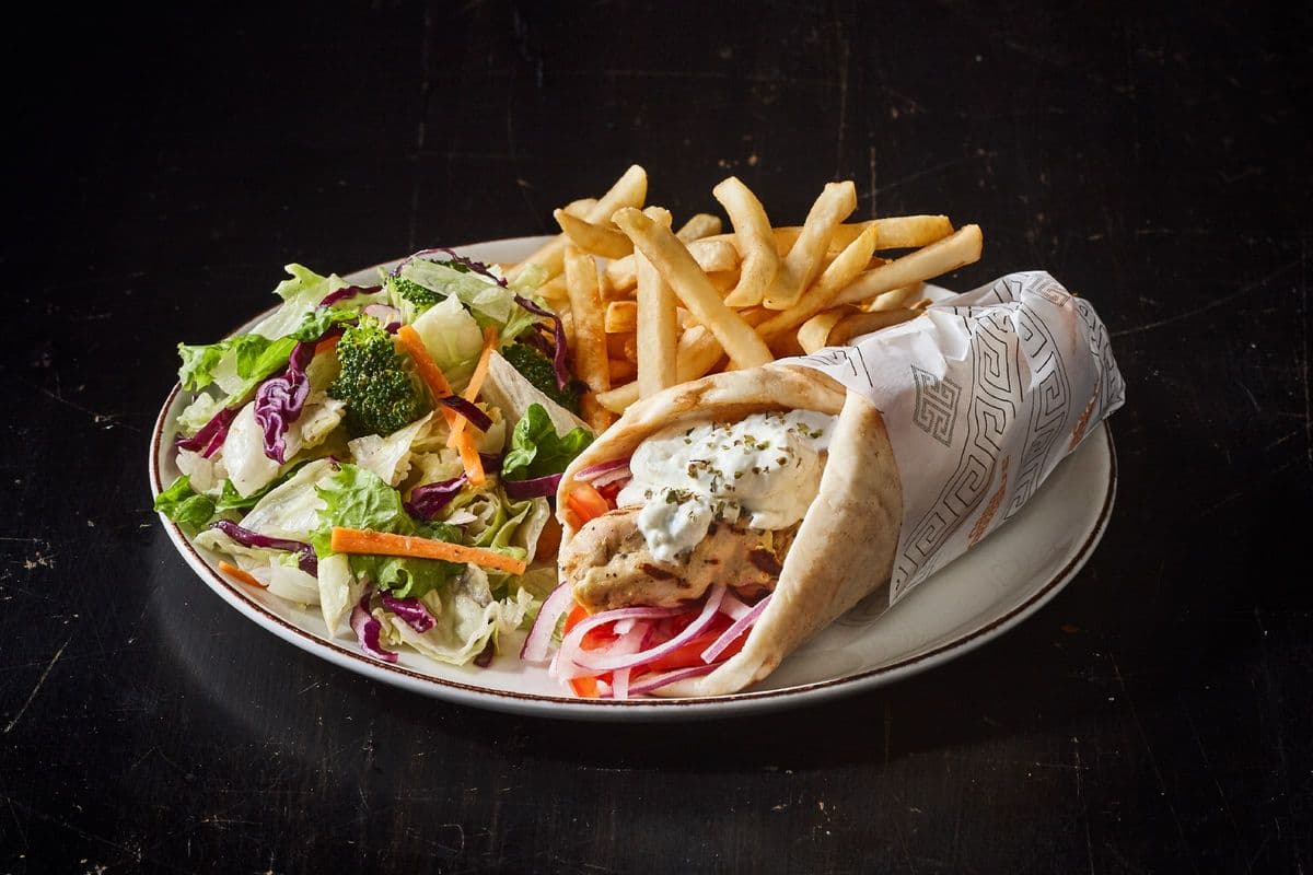 Plat souvlaki pita au poulet / Chicken Souvlaki Pita Platter