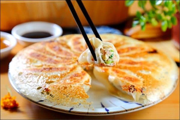 D5 冰花煎饺 (鲜肉韭菜虾仁) (12 只)Ice Flower Fried Dumplings