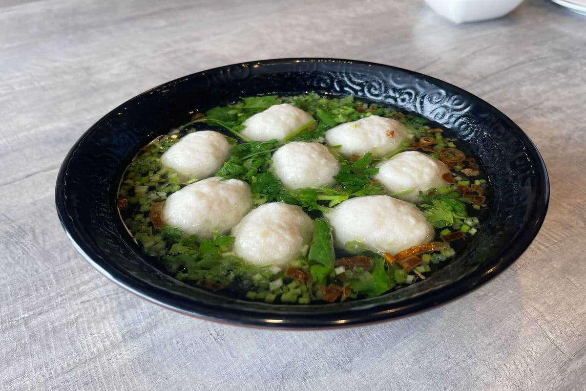 J14. Taiwanese stvle Fuzhou Fish Balls Noodle Soup