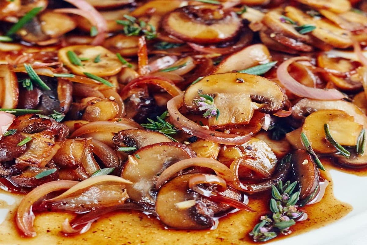 Champignons sautés/// Sauteed Mushrooms (8oz))