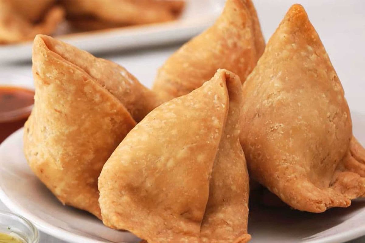 Large Vegetable Shingara (2pcs)