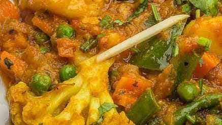 Mix Veggie Korma Rice or Naan (LUNCH SIZE)