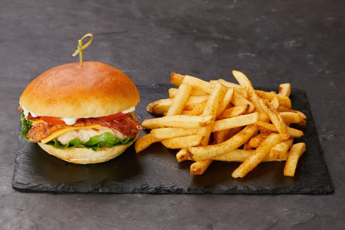 CHICKEN CLUB SANDWICH