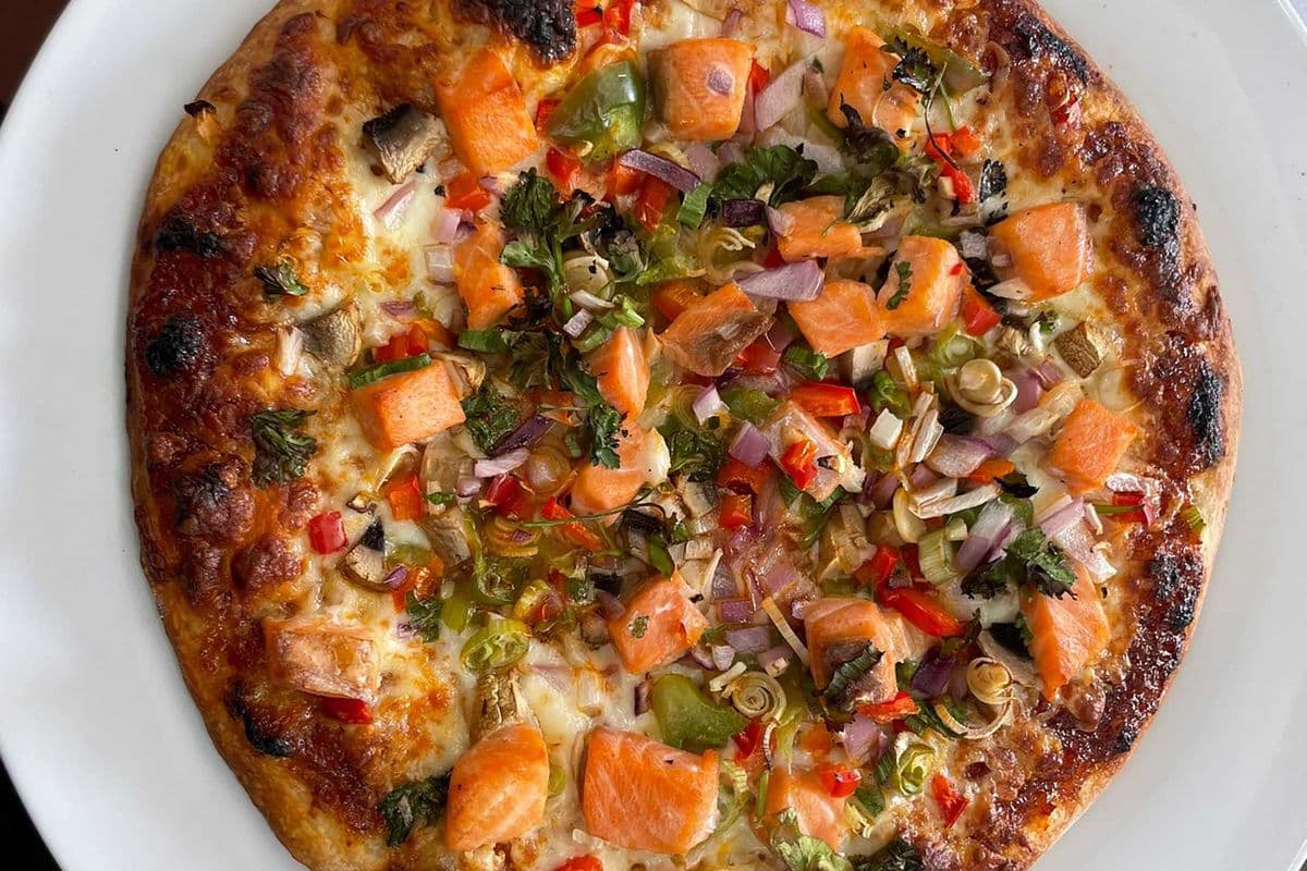 12" Pizza Topped Tom Yum Sauce