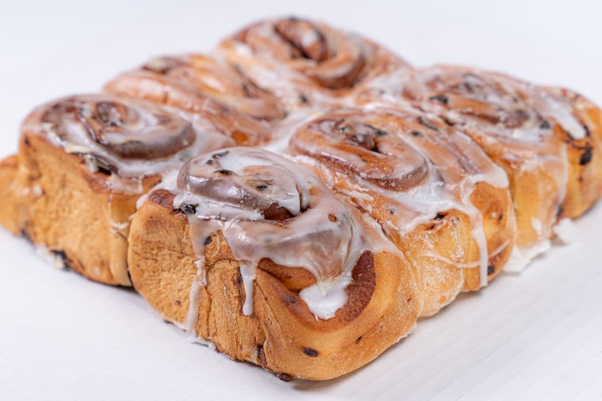 Iced Cinnamon Buns (6)