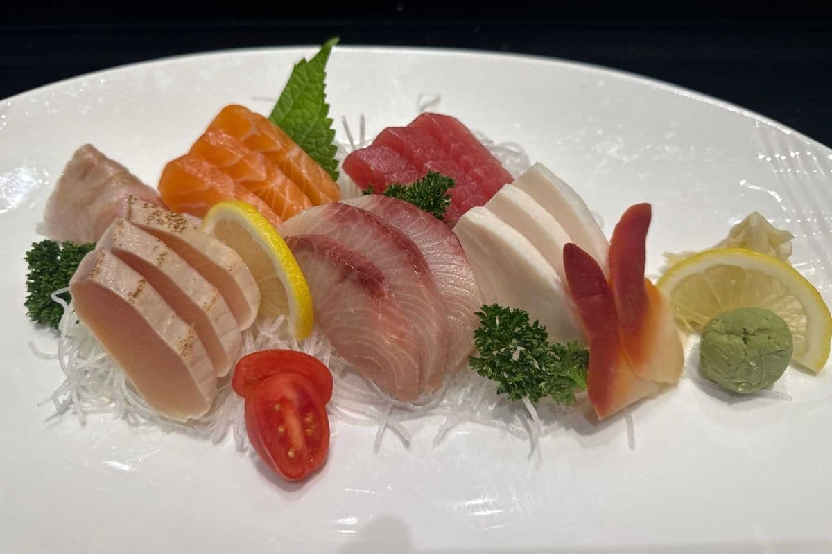 Sashimi Dinner (18 pcs)