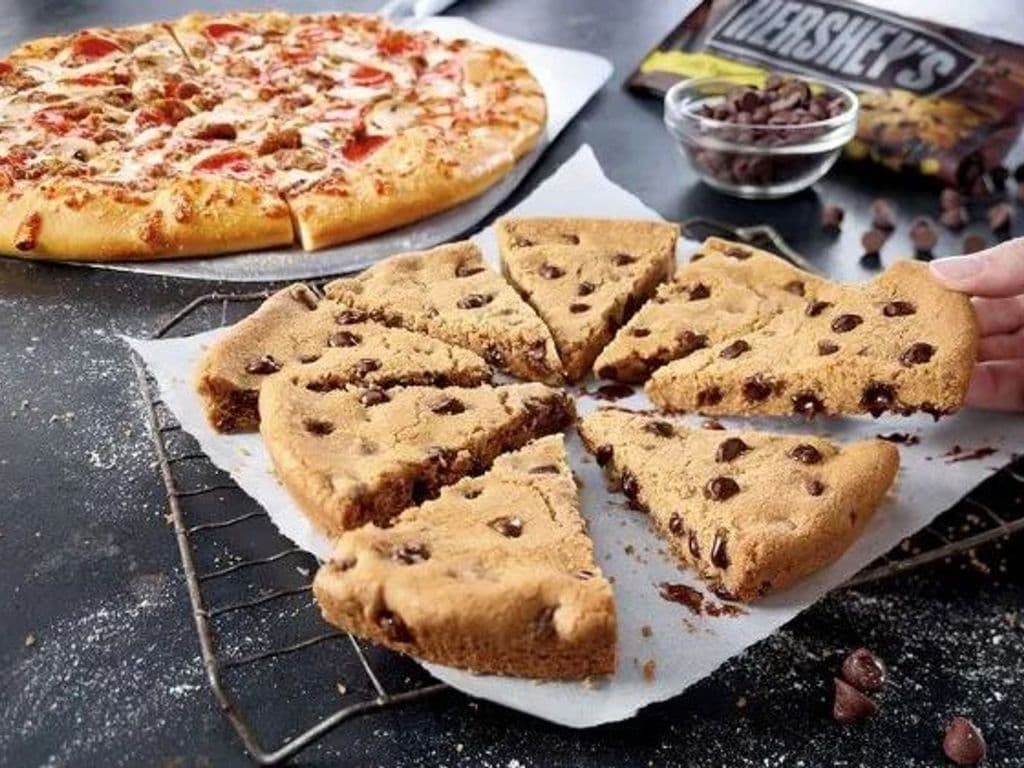 Chocolate Chunk Cookie Pizza (8 in)