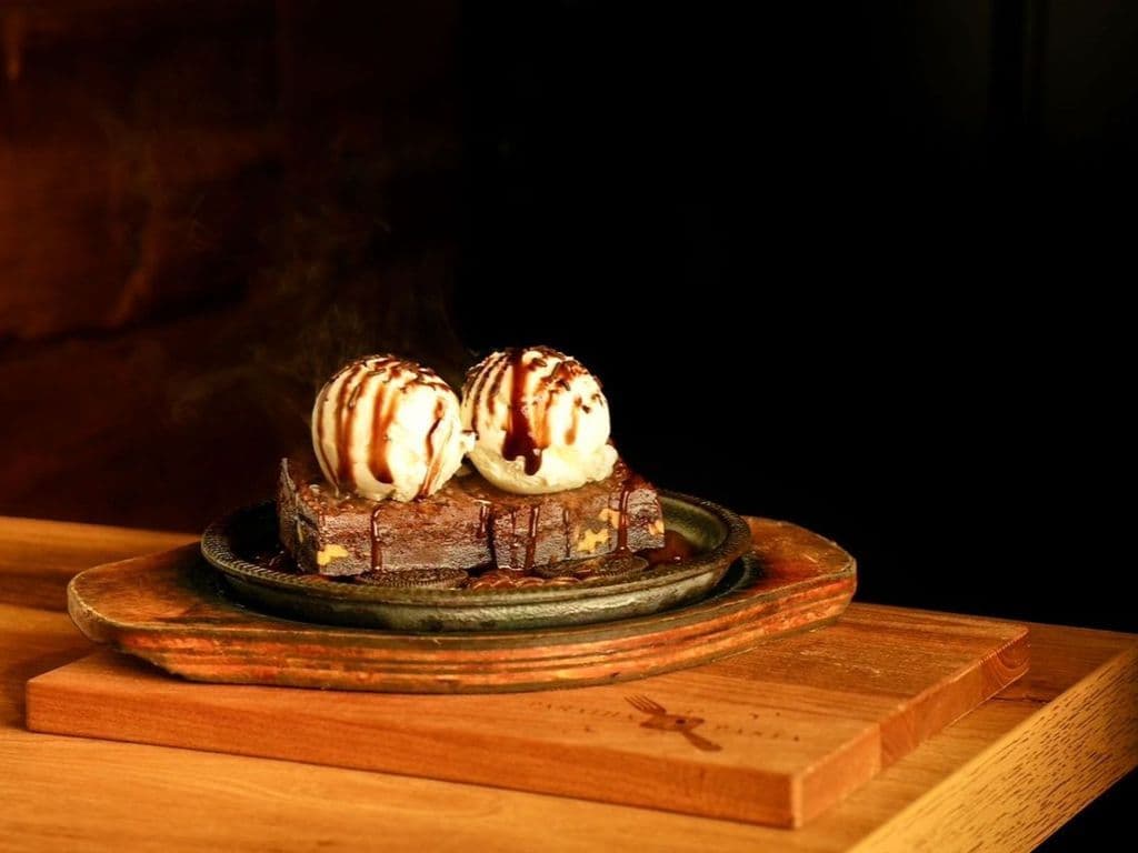 CHOCOLATE BROWNIE SIZZLER