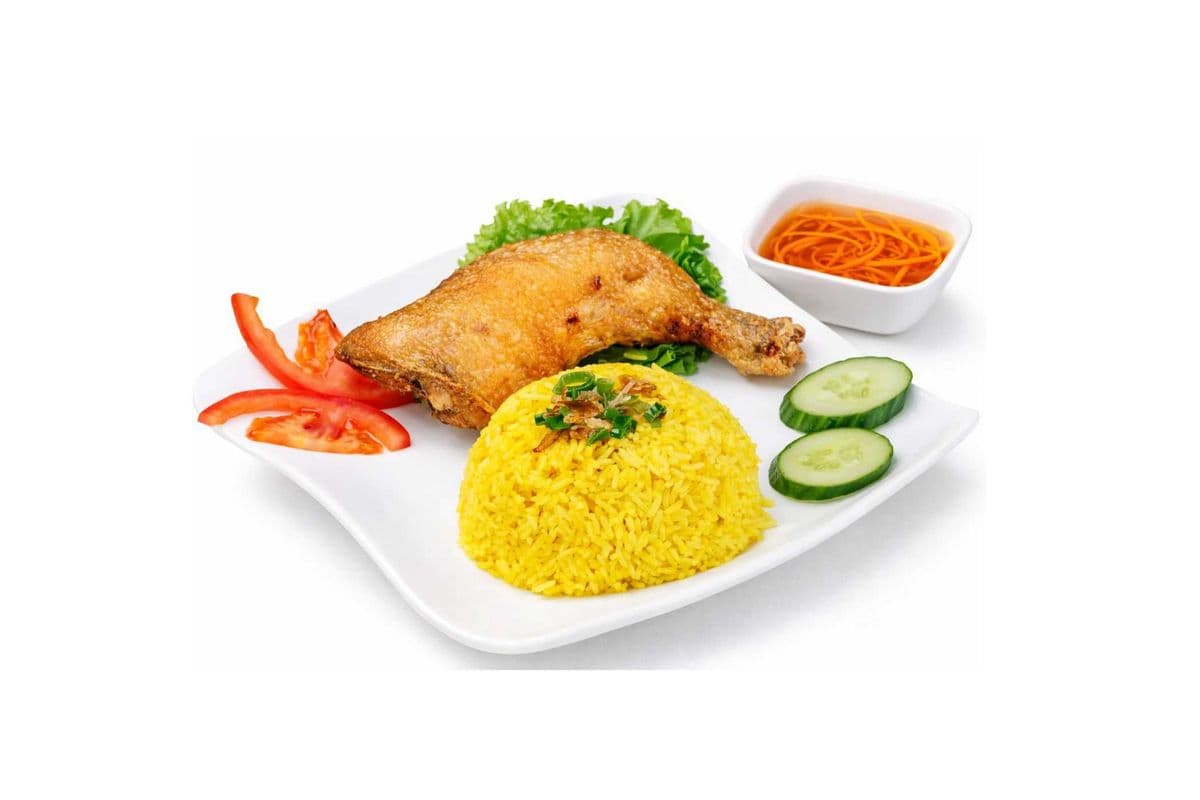 C31. Cơm Gà Xói Mỡ | Crispy Chicken with turmeric Rice