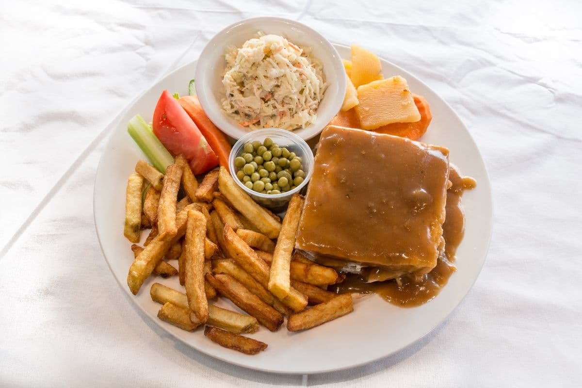 Assiette sandwich chaud au poulet blanc