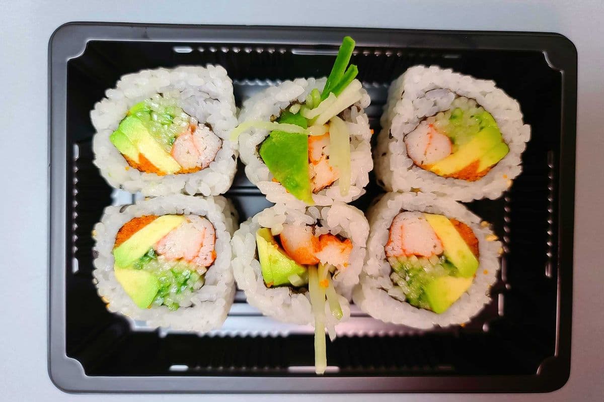 70. California Maki Roll (6 pcs)