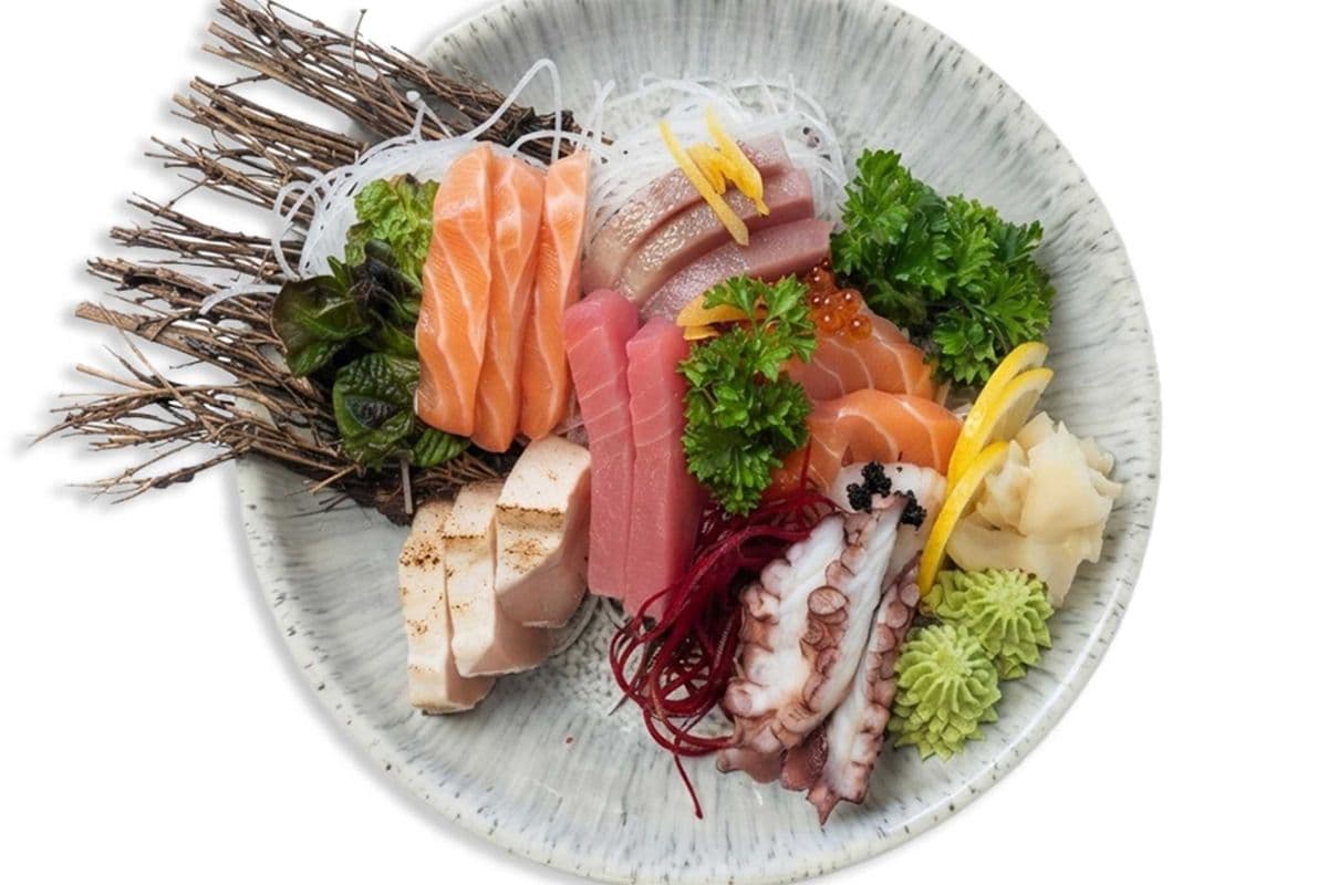 Medium Sashimi (15 pcs)