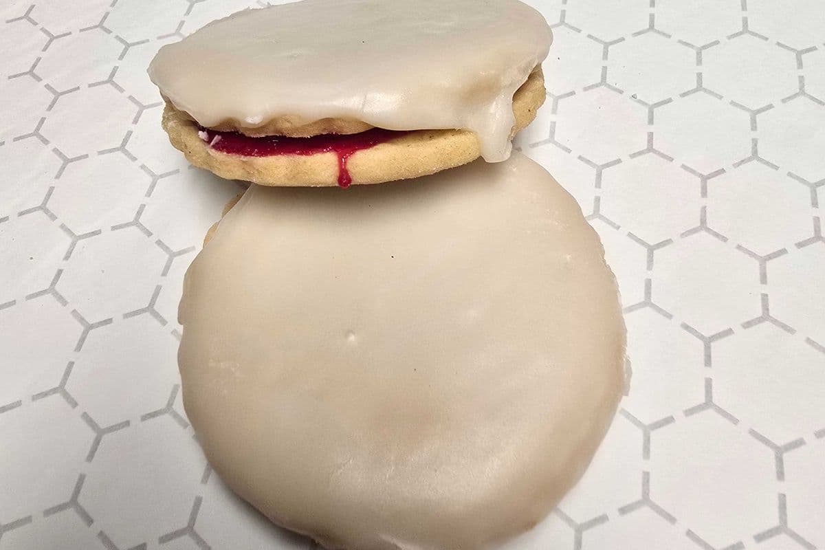 Imperial Cookies With Raspberry Jam (2 pieces)