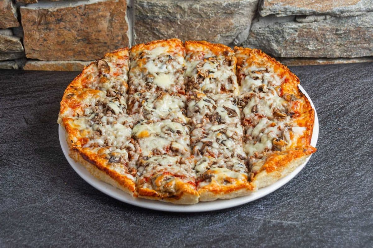 #15 8" Small Lean Ground Beef and Mushroom Classic Pizza