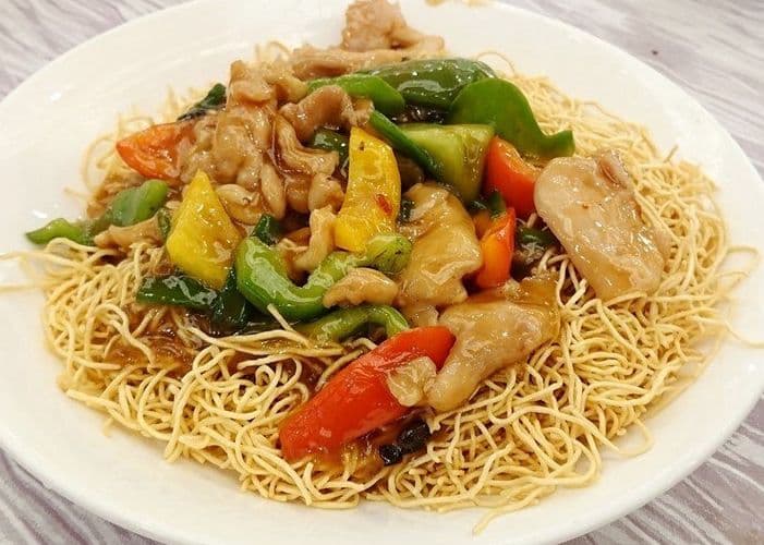 Chicken in Black Bean Sauce Crispy Chow Mein / 豉椒雞球炒麵