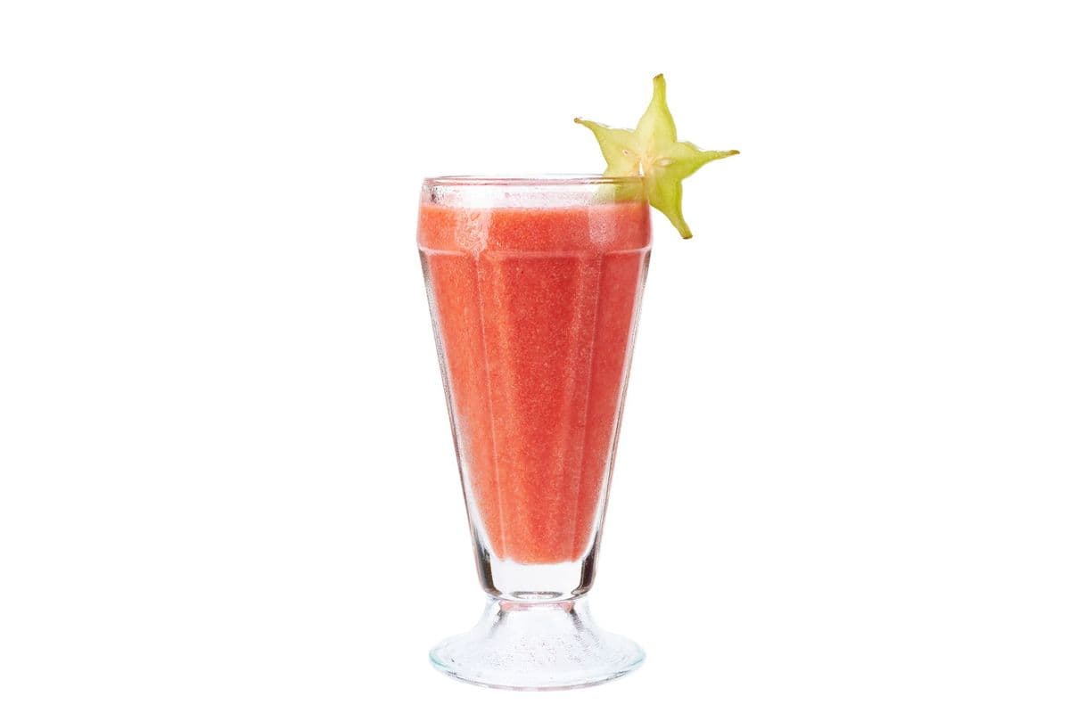 Cocktail strawberry-mango iced tea