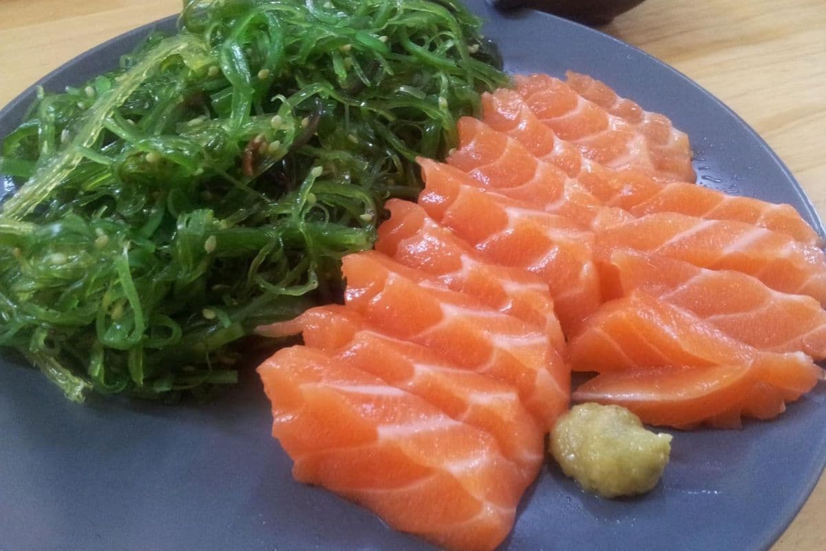 Seaweed Salmon Salad / Goi Rong Bien Ca Hoi