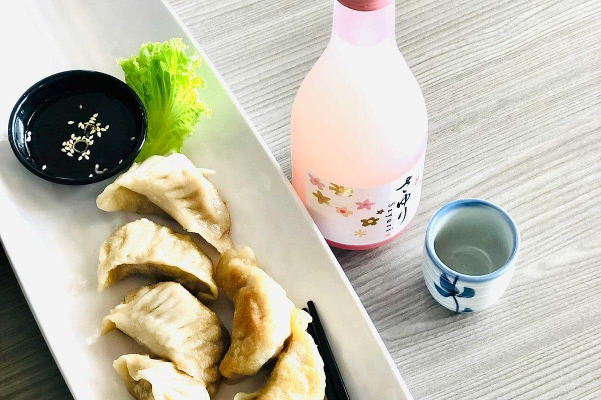 9. Steamed Dumpling (8 pcs)