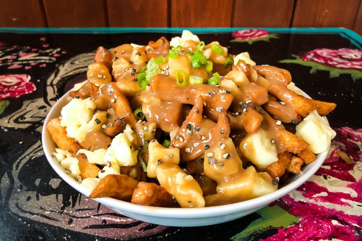 Poutine à la sauce au poivre / Pepper Sauce Poutine