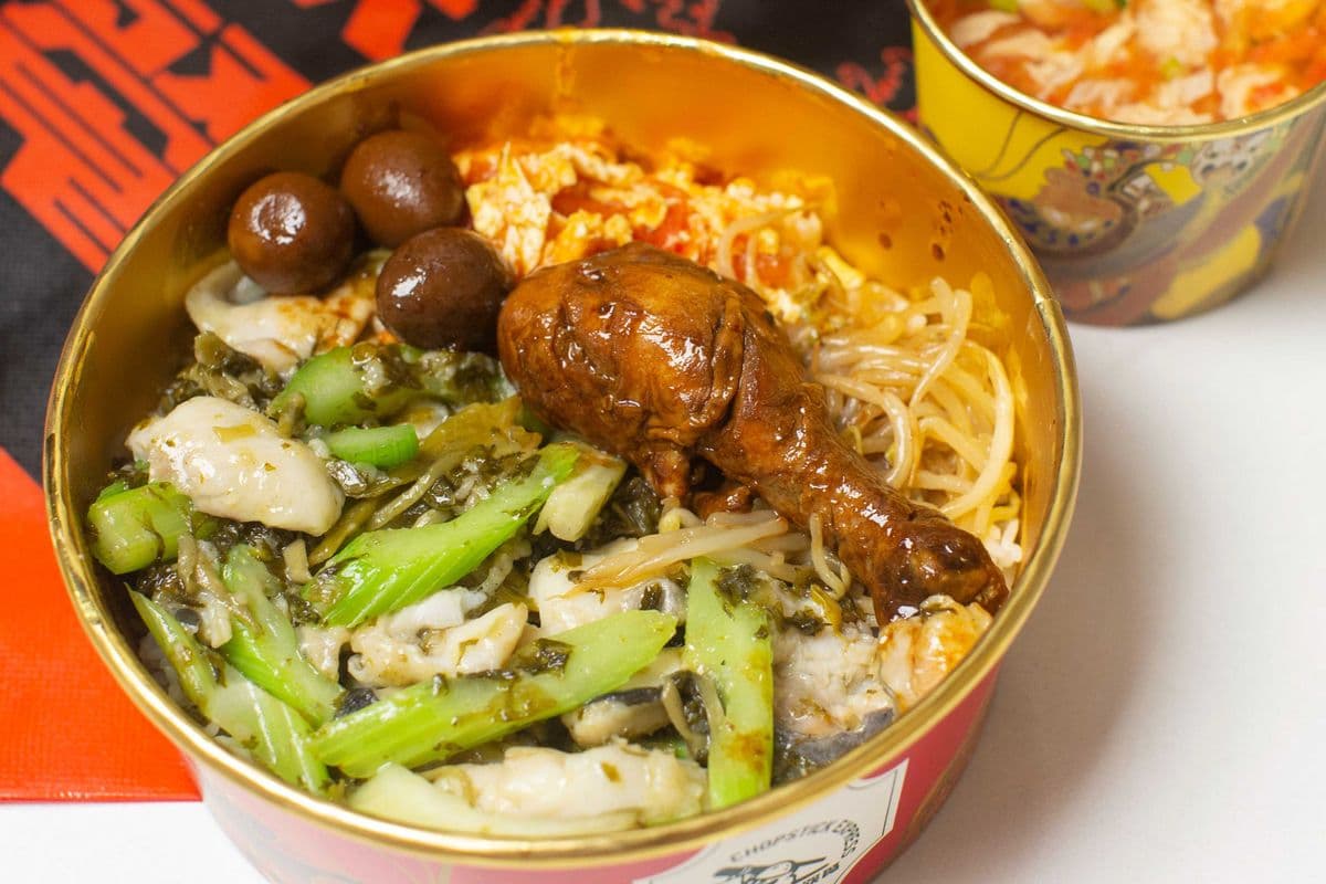 (C6)Stir-Fried Fillet with Pickled Cabbage on Rice【雪中⻥】盖码饭(侧⻥片 雪菜 笋丝)
