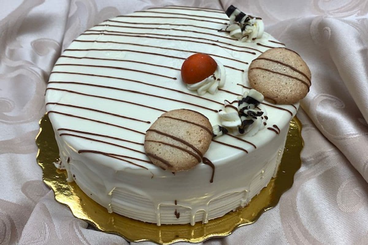 8" Vanilla Mascarpone with Almond Crunch