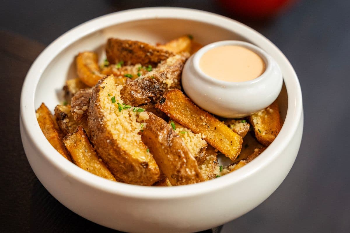 Frites à l'ail et parmesan / Garlic Parmesan French Fries