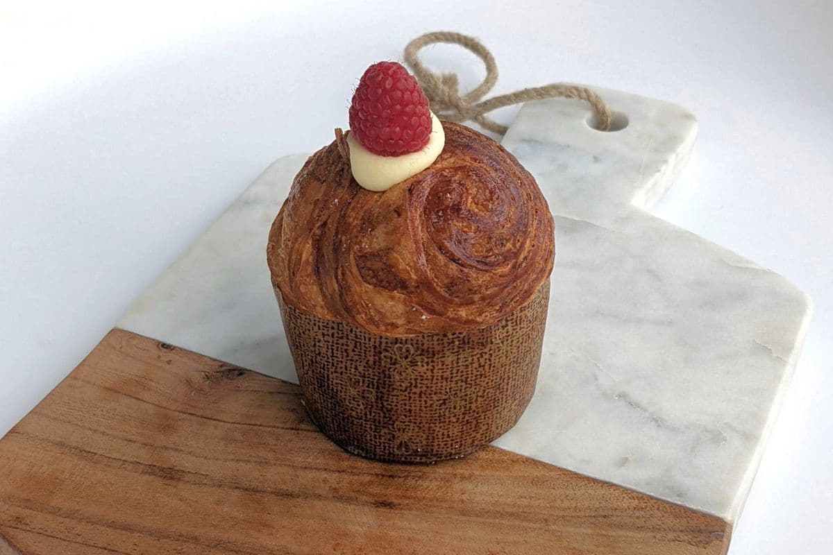 Vanilla Custard Cruffin (125g)