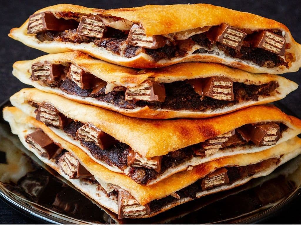 Kitkat And Ahoy Naan