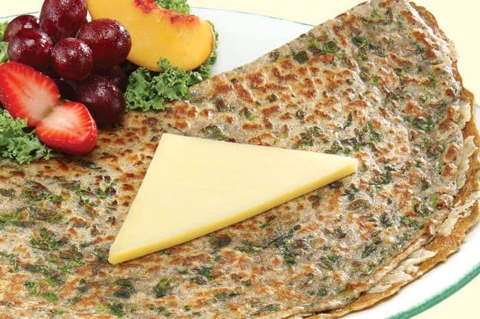 Spinach and cheddar crêpe