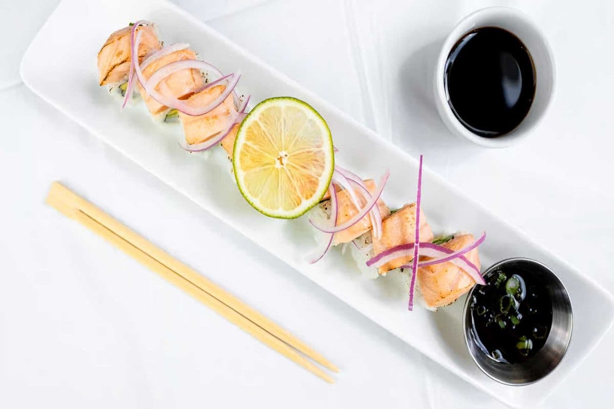 Salmon Tataki Roll (8 pcs)