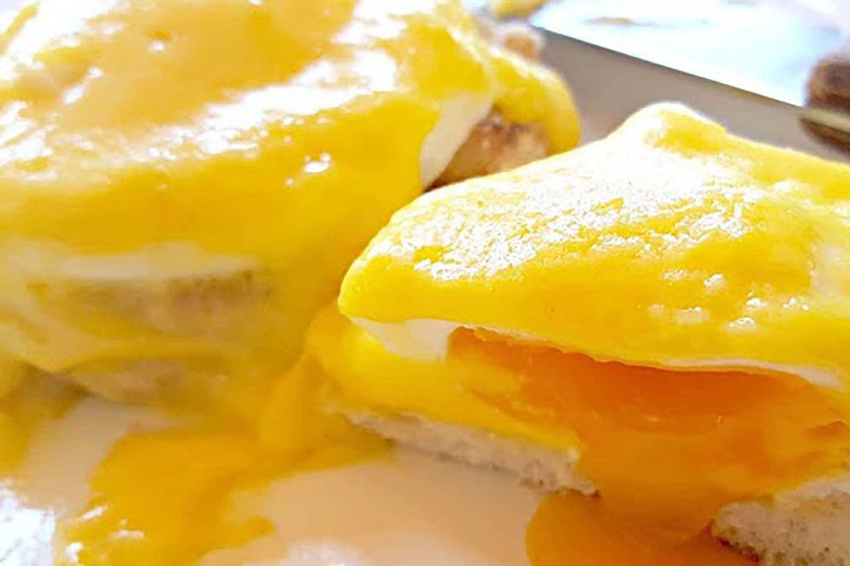 Eggs Benedict with Meat