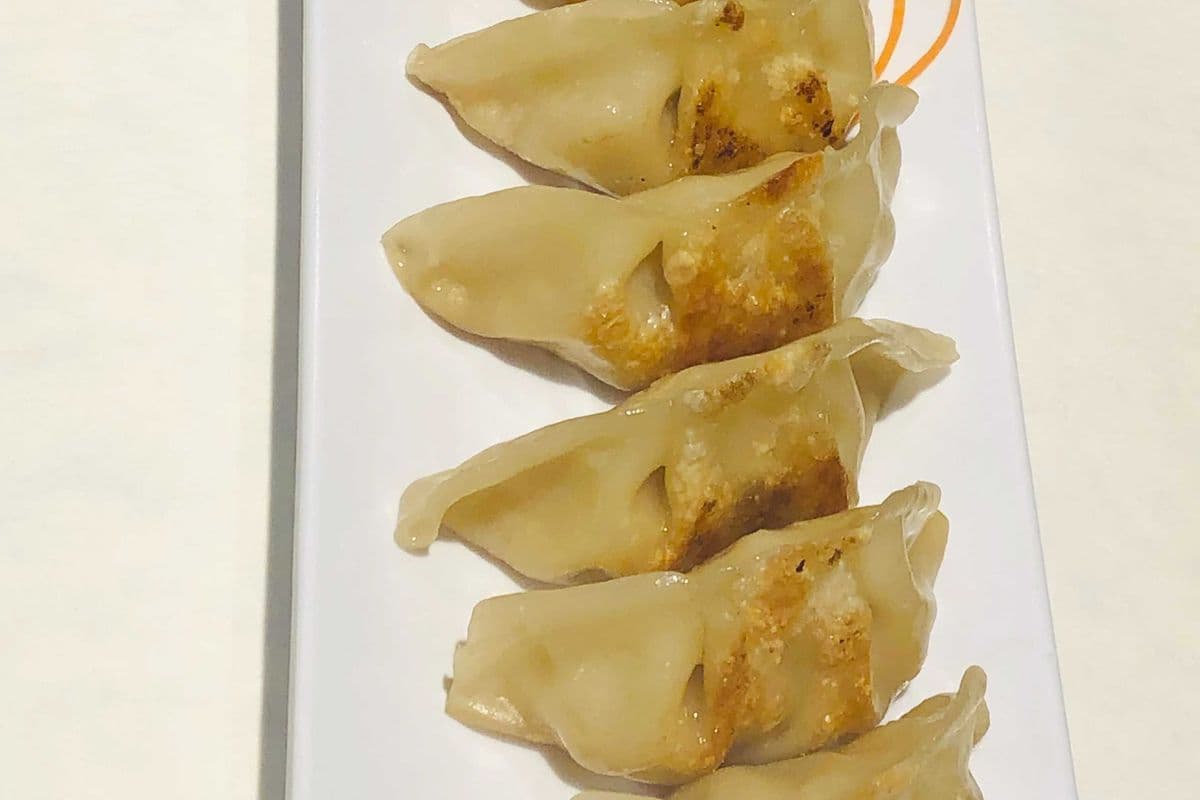 1. Gyozas (6 pcs)
