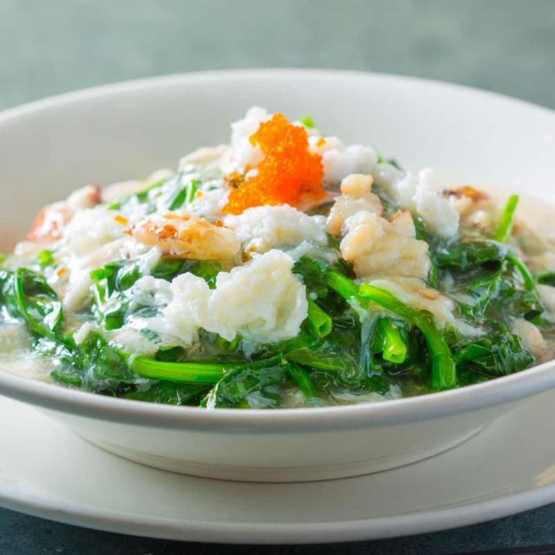 Crab Meat with Pea Tip Leaves 蟹肉扒豆苗