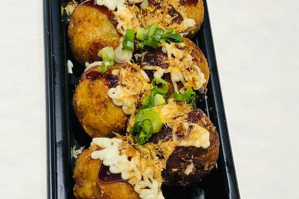 15. Takoyaki (6 pcs)