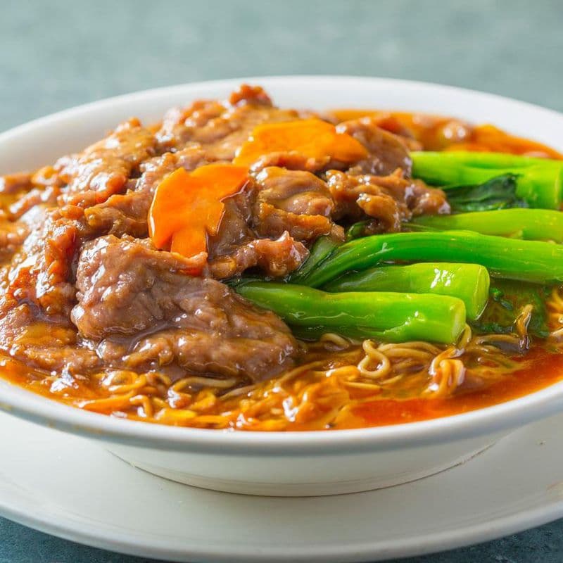 Beef with Vegetable Chow Mein (or Fried Flat Rice Noodle) 時菜牛肉炒麵或炒河