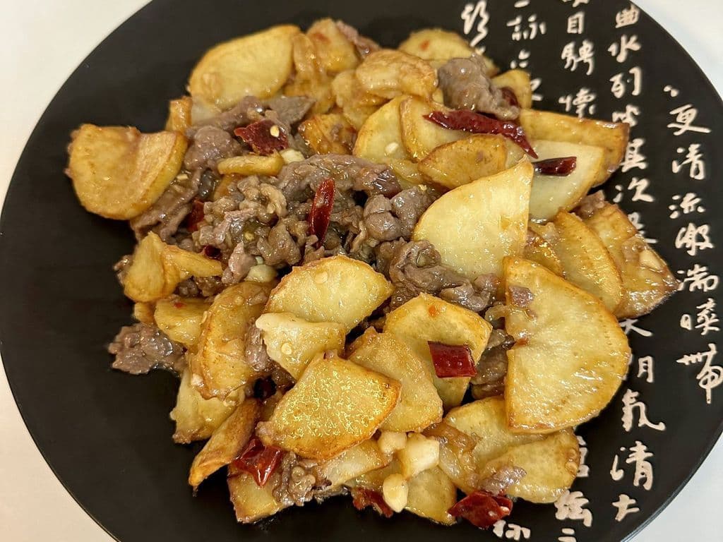 Stir-fried Beef with Potatoes (土豆牛肉)