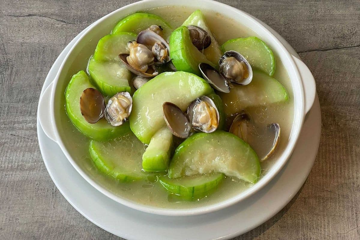 L43 Stir Fried Taiwan Sponge Gourd w/ Clam 蛤蜊台灣絲瓜
