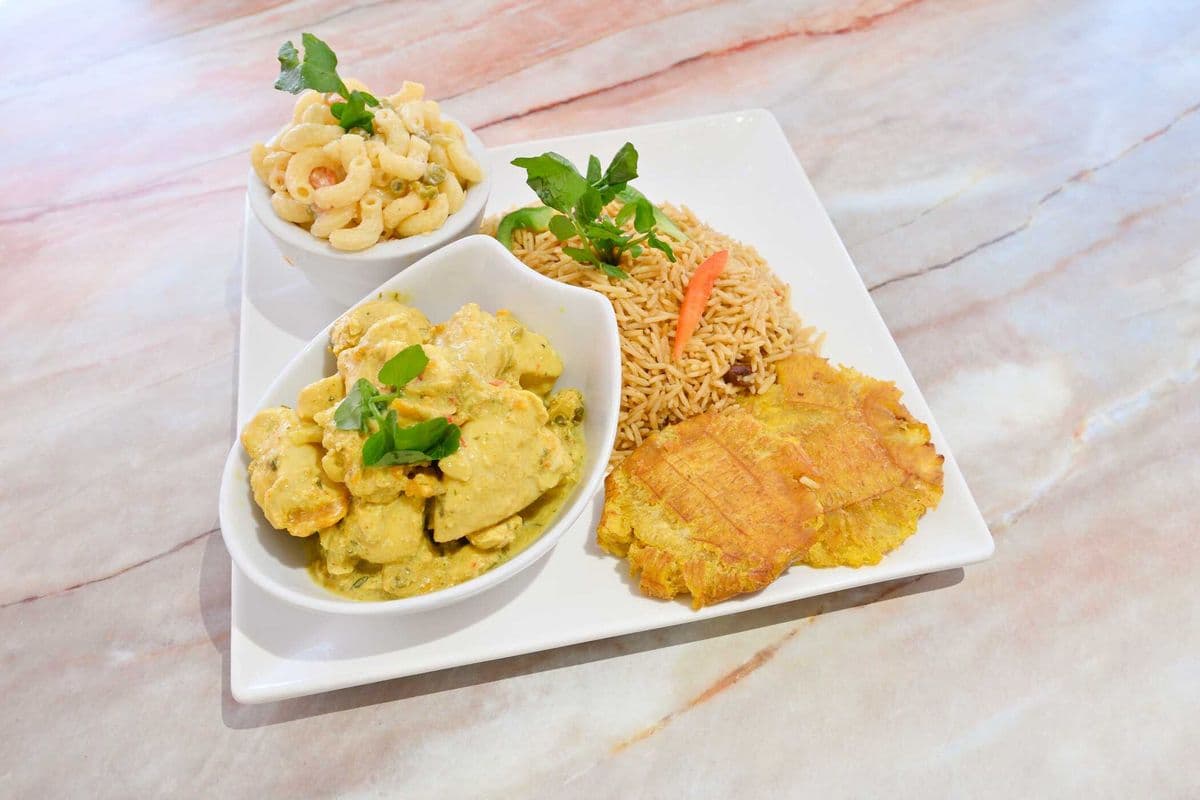 Poulet Curry Avec Riz Collé./Curry Chicken With Sticky Rice